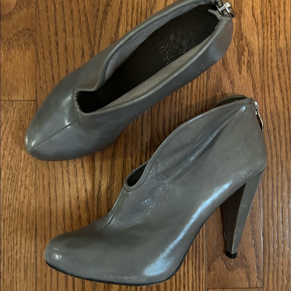 Womens Vince Camuto heels, leather, sz 6